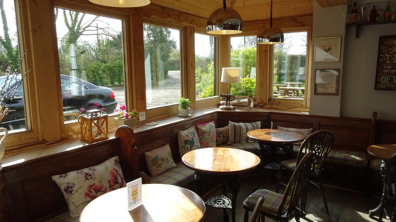 The Furze Bush Inn Newbury  Kültér fotó