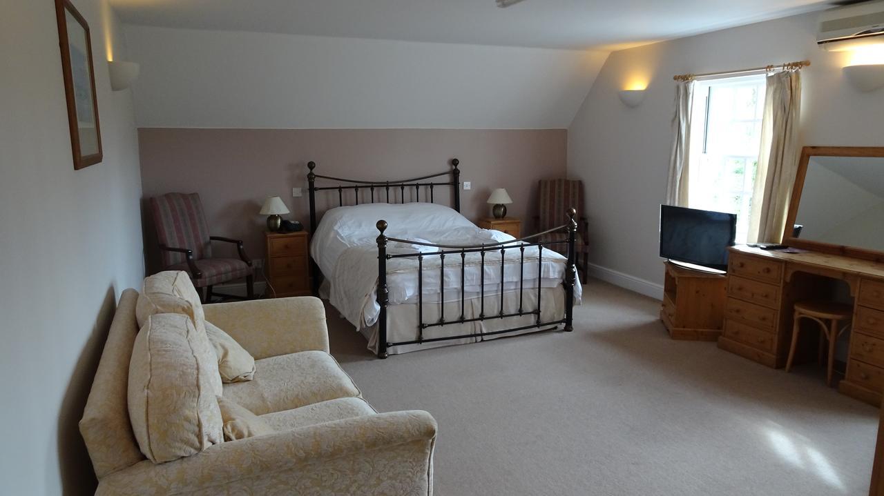 The Furze Bush Inn Newbury  Kültér fotó